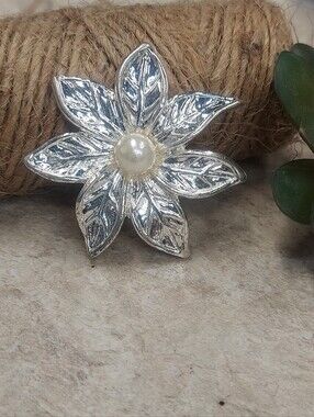 P226 Silver Floral Pearl Accent Brooch Pin Womens Jewelry